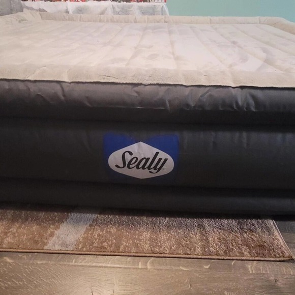Sealy Alwayzaire Tough Guard 18" Airbed, Queen w/ Headboard and Built In Pump - Picture 5 of 16